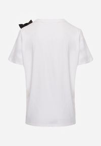 Renee - Biało-Czarny Bawełniany T-shirt o Klasycznym Kroju z Kwiatowymi Aplikacjami 3D Morgane. Okazja: do pracy. Kolor: biały. Materiał: bawełna. Wzór: kwiaty, aplikacja. Styl: klasyczny #6