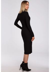 Sukienki.shop - Sukienka dzianinowa midi z golfem dopasowana czarna tuba. Typ kołnierza: golf. Kolor: czarny, czerwony. Materiał: dzianina. Sezon: zima, jesień. Długość: midi #3