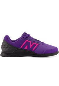 New Balance - Halówki dziecięce AUDAZO V6 COMMAND JNR IN SJA2IPH6 – fioletowe. Kolor: fioletowy. Materiał: syntetyk, materiał. Szerokość cholewki: normalna. Sport: piłka nożna