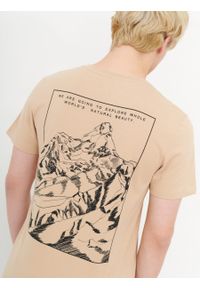 outhorn - T-shirt z nadrukiem męski. Okazja: na co dzień. Materiał: bawełna, jersey, dzianina, materiał. Wzór: nadruk. Styl: casual