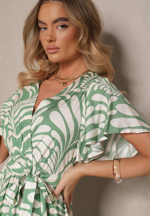 Renee - Zielona Kopertowa Sukienka z Wiskozy Zdobiona Printem z Motywem Roślinnym Dinea. Okazja: na co dzień. Typ kołnierza: dekolt kopertowy. Kolor: zielony. Materiał: wiskoza. Wzór: nadruk, aplikacja. Typ sukienki: kopertowe. Styl: casual