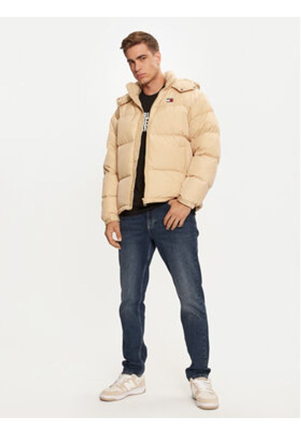 Tommy Jeans Kurtka puchowa Alaska DM0DM19537 Beżowy Loose Fit. Kolor: beżowy. Materiał: syntetyk