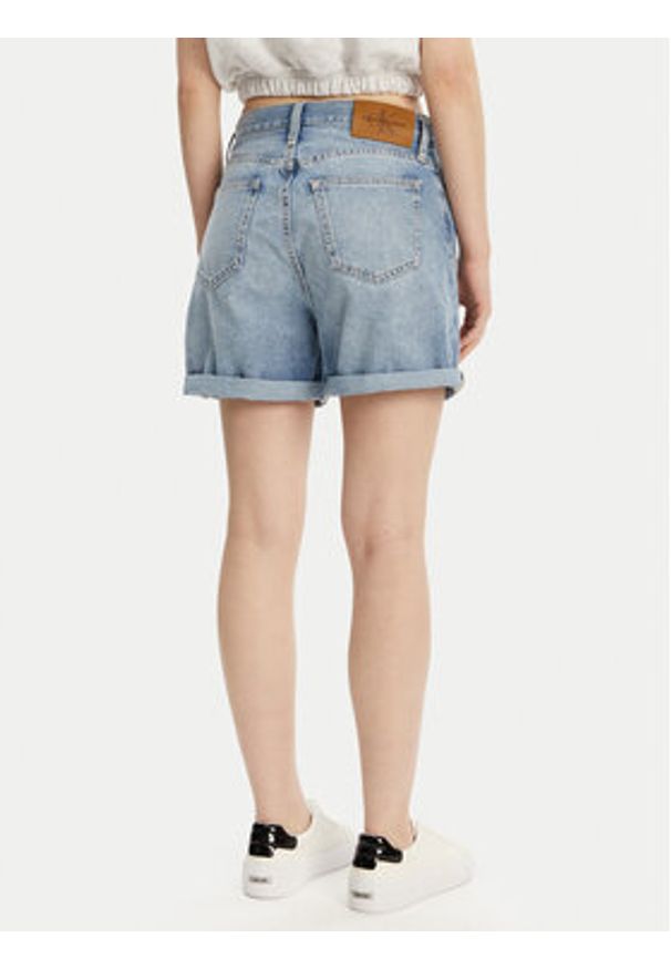 Calvin Klein Jeans Szorty jeansowe J20J225152 Niebieski Mom Fit. Kolor: niebieski. Materiał: bawełna