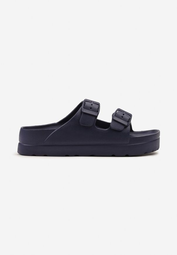 Renee - Granatowe Klapki na Grubszej Podeszwie z Regulowanymi Paskami Ysabelle. Okazja: na co dzień. Kolor: niebieski. Materiał: len, jeans. Wzór: paski. Styl: elegancki, casual