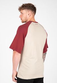GORILLA WEAR - Logan Duże rozmiary Koszulka - Beżowy/Czerwony. Kolor: czerwony, beżowy, wielokolorowy. Materiał: bawełna. Wzór: nadruk. Sport: fitness