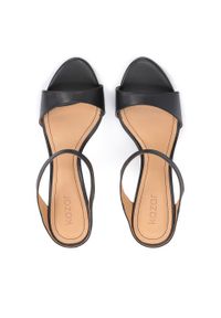 Kazar - Czarne skórzane klapki na wysokim obcasie ze złotą wstawką. Kolor: czarny. Materiał: skóra. Wzór: aplikacja. Obcas: na obcasie. Styl: elegancki, klasyczny. Wysokość obcasa: wysoki #2