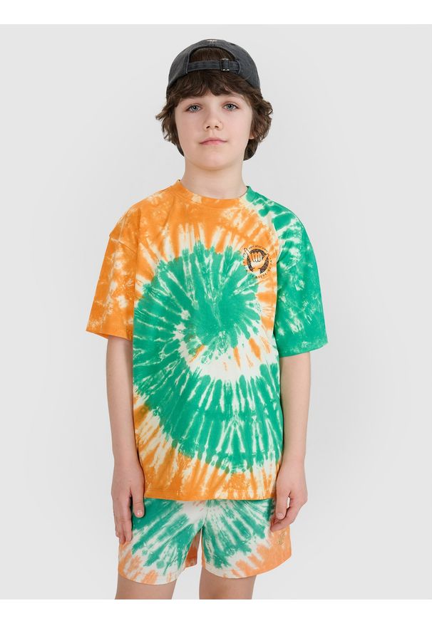 4f - 4F T-shirt oversize tie-die chłopięcy - multikolor 122 (6-7 lat). Okazja: na co dzień. Kolor: wielokolorowy. Materiał: bawełna, materiał, jersey. Wzór: gładki, nadruk, ze splotem, napisy. Sezon: lato. Styl: klasyczny, elegancki, sportowy, casual