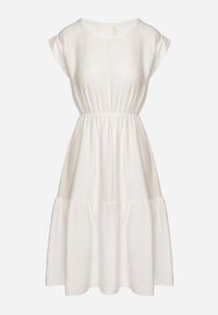 Born2be - Biała Wiskozowa Sukienka o Rozkloszowanym Kroju Lizena. Okazja: na co dzień, na imprezę. Kolor: biały. Materiał: wiskoza. Sezon: wiosna, lato. Styl: klasyczny, casual #3