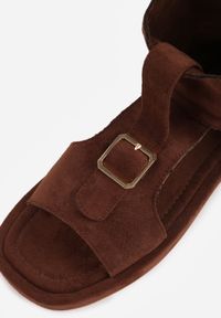 Born2be - Brązowe Sandały w Stylu Botków z Ozdobną Klamrą Theaneasi. Okazja: na co dzień. Zapięcie: klamry. Kolor: brązowy. Materiał: jeans. Styl: casual, elegancki, klasyczny #7