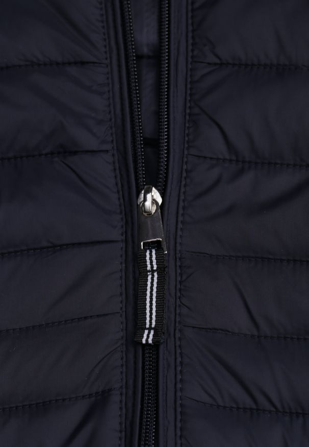 Born2be - Granatowa Pikowana Kurtka Przejściowa z Odpinanym Kapturem Tidesse. Kolor: niebieski. Materiał: poliester, jeans