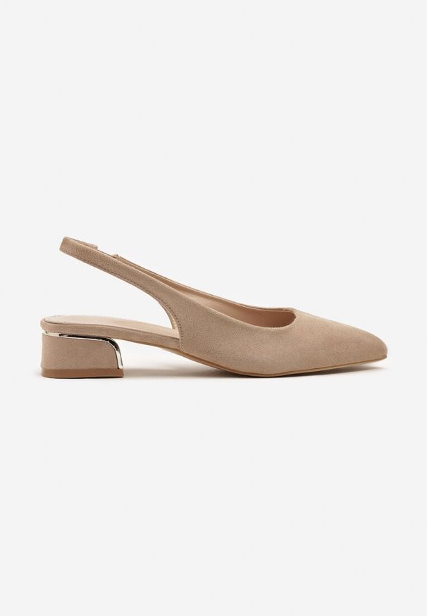 Renee - Ciemnobeżowe Sandały Typu Slingback z Metaliczną Ozdobą Helmio. Okazja: na co dzień. Zapięcie: sprzączka. Kolor: beżowy. Materiał: jeans. Wzór: aplikacja. Styl: casual, elegancki