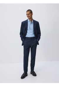 Reserved - Spodnie garniturowe slim fit - granatowy. Kolor: niebieski. Materiał: tkanina