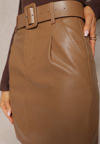 Renee - Beżowa Asymetryczna Spódnica Mini z Ekoskóry i Paskiem Kedijasa. Kolor: beżowy #3