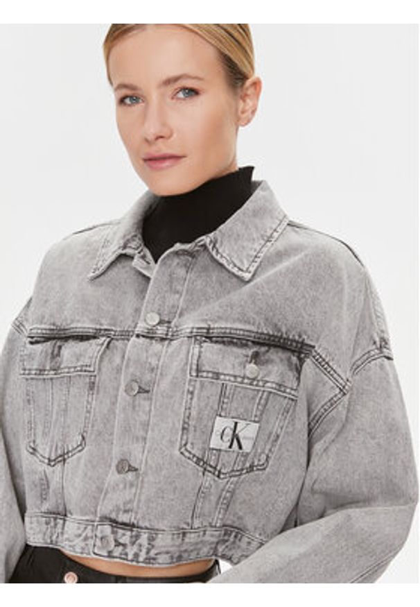 Calvin Klein Jeans Kurtka jeansowa J20J222467 Szary Oversize. Kolor: szary. Materiał: bawełna