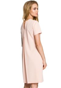 Sukienki.shop - Sukienka trapezowa z kontrafałdą i dekoltem z tyłu różowa. Okazja: na co dzień, do pracy. Kolor: różowy. Materiał: tkanina, elastan, materiał, poliester, wiskoza. Sezon: lato. Typ sukienki: trapezowe. Styl: casual, elegancki, klasyczny, wizytowy #2