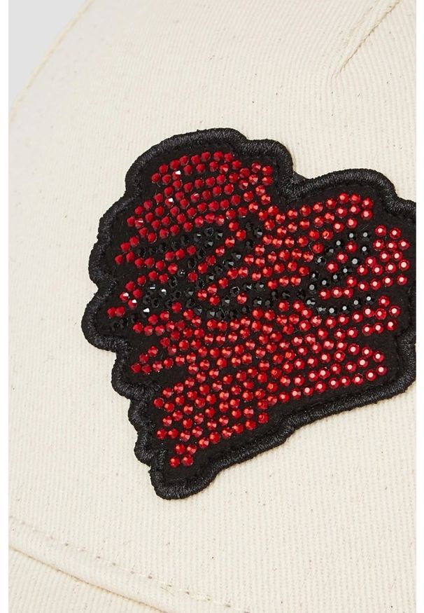 Karl Lagerfeld - KARL LAGERFELD Beżowa damska czapka z daszkiem z sercem. Kolor: beżowy. Materiał: bawełna. Wzór: aplikacja. Styl: klasyczny, elegancki, casual