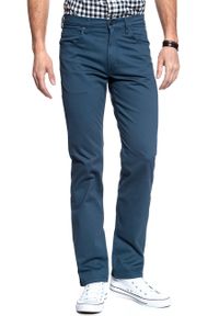 Wrangler - WRANGLER SPODNIE MĘSKIE ARIZONA OXFORD BLUE W12OA1072. Materiał: materiał