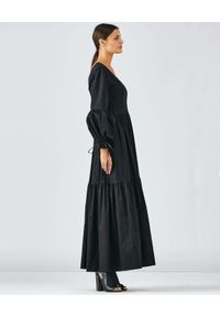 CASTELLANI - Czarna sukienka maxi z bufiastymi rękawami. Typ kołnierza: dekolt w kształcie V. Kolor: czarny. Materiał: bawełna. Długość: maxi #2
