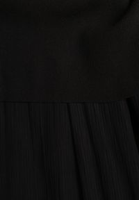 Born2be - Czarna Dwuwarstwowa Sukienka Dzianinowa z Wiskozą i Paskiem z Klamrą Arkesia. Okazja: na co dzień, na spotkanie biznesowe. Kolor: czarny. Materiał: dzianina, wiskoza. Typ sukienki: proste. Styl: casual, biznesowy, elegancki #5