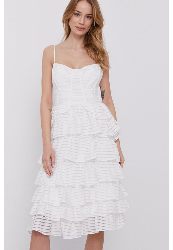 BARDOT - Bardot - Sukienka. Kolor: biały. Materiał: materiał. Długość rękawa: na ramiączkach. Typ sukienki: rozkloszowane. Długość: midi