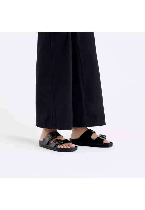 Birkenstock - BIRKENSTOCK Arizona Big Buckle EVA Black Klapki damskie. Okazja: na co dzień, na spacer, na plażę. Kolor: czarny. Materiał: materiał. Wzór: motyw zwierzęcy, jednolity. Sezon: lato. Styl: elegancki, casual