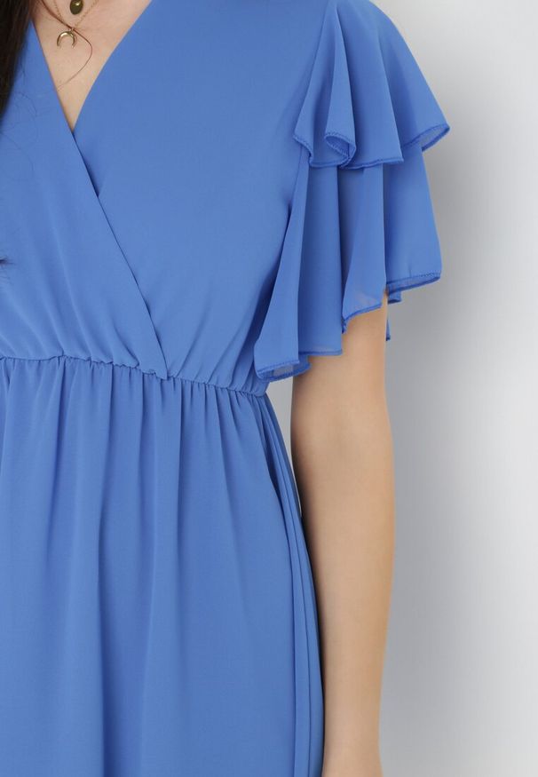 Born2be - Niebieska Sukienka Theselle. Okazja: na imprezę, na co dzień. Kolor: niebieski. Długość rękawa: krótki rękaw. Wzór: jednolity. Sezon: lato. Typ sukienki: kopertowe. Styl: casual. Długość: mini