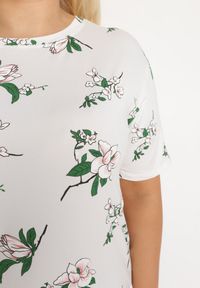 Born2be - Biały T-shirt Koszulka z Krótkim Rękawem w Kwiaty Henubia. Okazja: na co dzień. Kolekcja: plus size. Kolor: biały. Materiał: materiał. Długość rękawa: krótki rękaw. Długość: krótkie. Wzór: kwiaty. Styl: casual, elegancki #5