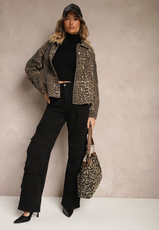 Renee - Brązowa Koszulowa Kurtka Jeansowa w Panterkę Cesira. Okazja: na co dzień. Kolor: brązowy. Materiał: jeans. Wzór: motyw zwierzęcy. Styl: elegancki, casual
