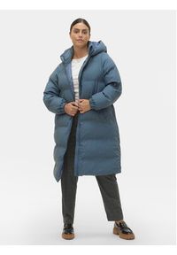 Vero Moda Curve Płaszcz zimowy 10297285 Niebieski Regular Fit. Kolor: niebieski. Materiał: syntetyk. Sezon: zima