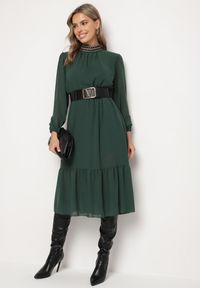 Born2be - Zielona Sukienka z Gumką w Talii Ozdobiona Aplikacjami przy Dekolcie Lilirae. Kolor: zielony. Wzór: aplikacja. Sezon: lato, wiosna. Styl: elegancki #5