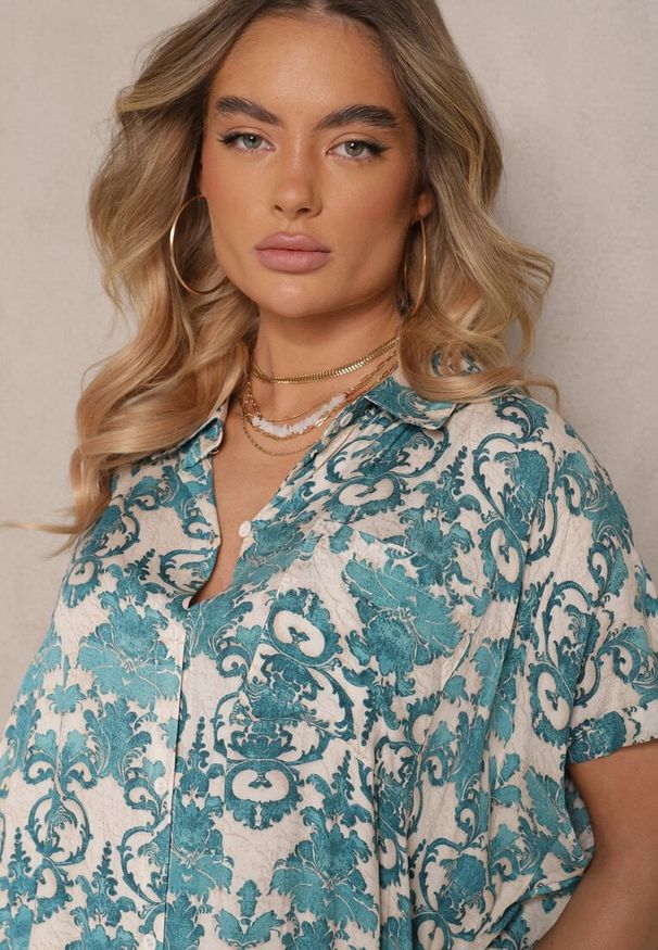 Renee - Jasnoniebieska Wiskozowa Sukienka o Koszulowym Kroju w Ornamentalny Wzór Inisaria. Okazja: na co dzień. Kolor: niebieski. Materiał: wiskoza. Długość rękawa: krótki rękaw. Sezon: wiosna, lato. Typ sukienki: koszulowe. Styl: casual, elegancki