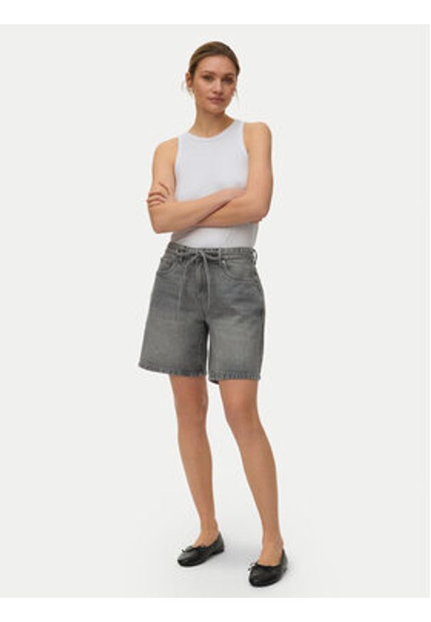 Vero Moda Szorty jeansowe Wien 10341837 Szary Relaxed Fit. Kolor: szary. Materiał: bawełna, jeans