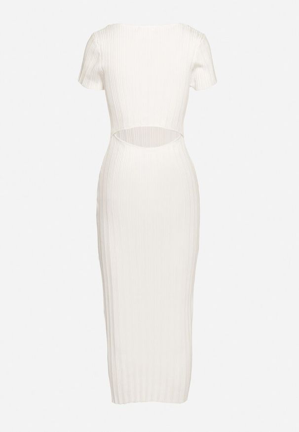 Born2be - Biała Sukienka o Dopasowanym Fasonie z Wycięciem na Plecach i Kwadratowym Dekoltem Vosalina. Okazja: na co dzień. Typ kołnierza: dekolt kwadratowy. Kolor: biały. Długość rękawa: krótki rękaw. Typ sukienki: dopasowane, proste. Styl: casual