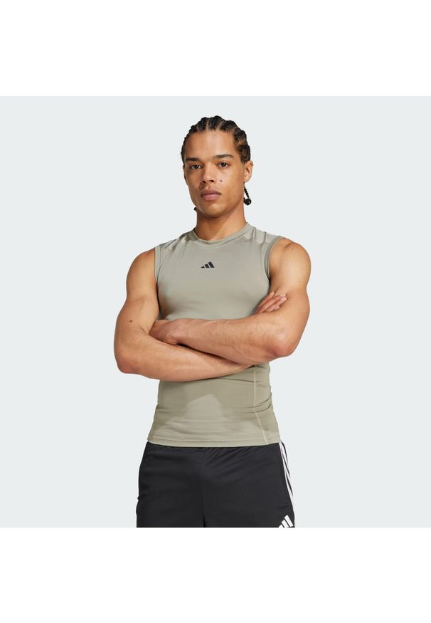 Adidas - Koszulka TECHFIT Compression Training Sleeveless. Kolor: szary. Materiał: materiał. Długość rękawa: bez rękawów. Technologia: Techfit (Adidas)