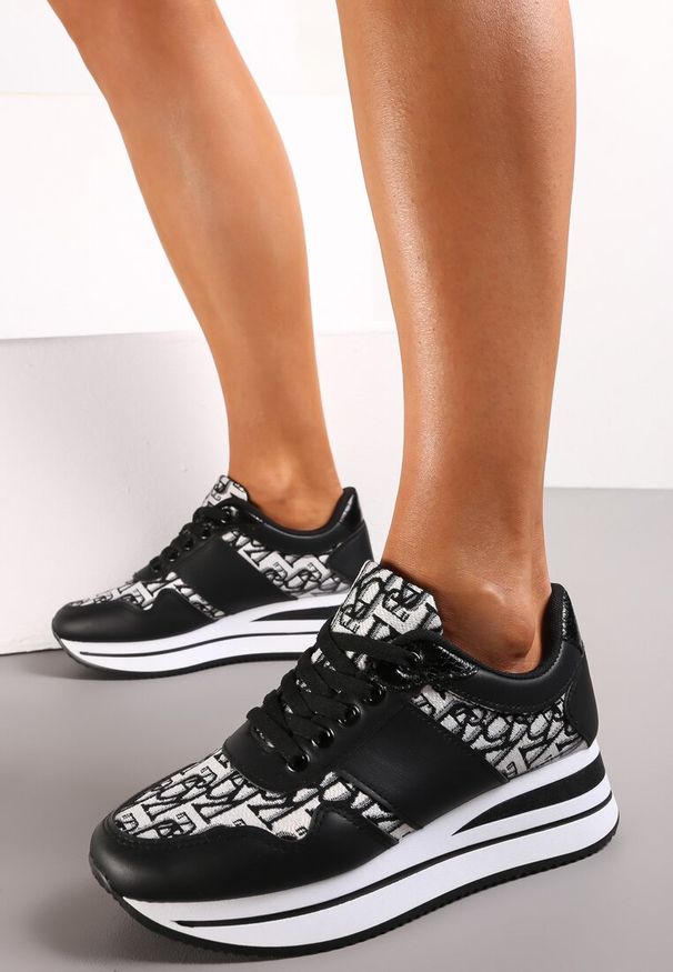 Renee - Czarne Sznurowane Sneakersy na Grubej Podeszwie przed Kostkę Tiala. Wysokość cholewki: przed kostkę. Kolor: czarny