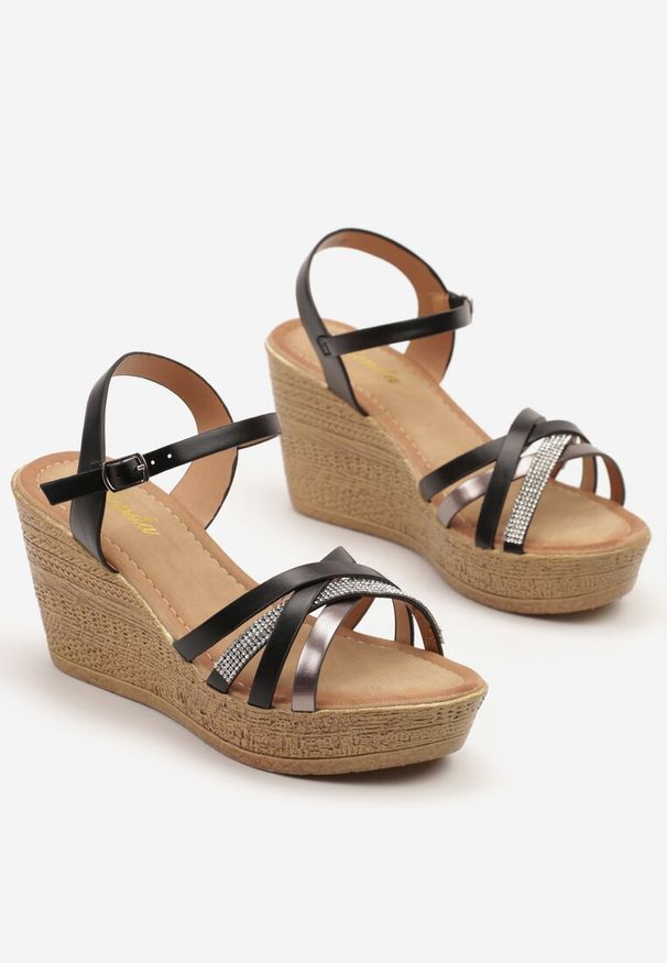 Renee - Czarne Sandały na Koturnie z Cyrkoniowymi Paskami Clevria. Okazja: na co dzień, na imprezę. Zapięcie: pasek. Kolor: czarny. Obcas: na koturnie. Styl: elegancki, casual