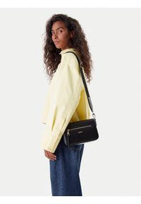 DKNY Torebka Bryant Ave Md Flap C R42E3E21 Czarny. Kolor: czarny. Materiał: skórzane #1