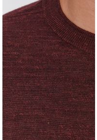 Selected Sweter męski kolor bordowy. Okazja: na co dzień. Kolor: czerwony. Materiał: materiał. Długość rękawa: długi rękaw. Długość: długie. Styl: casual