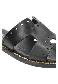 Czarne Klapki Armodo Modne Buty Damskie. Kolor: czarny. Sezon: lato. Obcas: na obcasie. Styl: klasyczny. Wysokość obcasa: niski #6