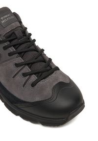 TOMMY HILFIGER - Tommy Hilfiger Sneakersy Outdoor Sneaker Tech Suede Wpm FM0FM05723 Szary. Kolor: szary. Materiał: zamsz, skóra. Sport: outdoor #2