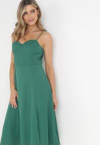 Born2be - Zielona Rozkloszowana Sukienka na Ramiączkach z Rozcięciem Sveame. Kolor: zielony. Długość rękawa: na ramiączkach. Wzór: aplikacja. Styl: klasyczny #5