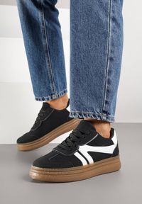 Born2be - Czarne Sneakersy w Stylu Tenisówek z Paskami Wiatalle. Okazja: na co dzień, na spacer. Zapięcie: pasek. Kolor: czarny. Materiał: jeans. Sport: turystyka piesza