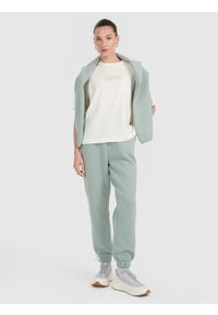 4f - 4F T-shirt oversize z nadrukiem damski - biały L. Okazja: na co dzień. Kolor: biały. Materiał: bawełna, tkanina. Wzór: nadruk. Styl: casual #2