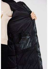 Blauer USA - BLAUER Długi błyszczący bezrękawnik puchowy damski Erika, Rozmiar L. Kolor: czarny. Materiał: poliamid, puch. Długość rękawa: bez rękawów. Długość: długie #6