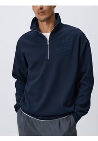 Reserved - Bluza z haftem - granatowy. Kolor: niebieski. Materiał: dzianina. Wzór: haft