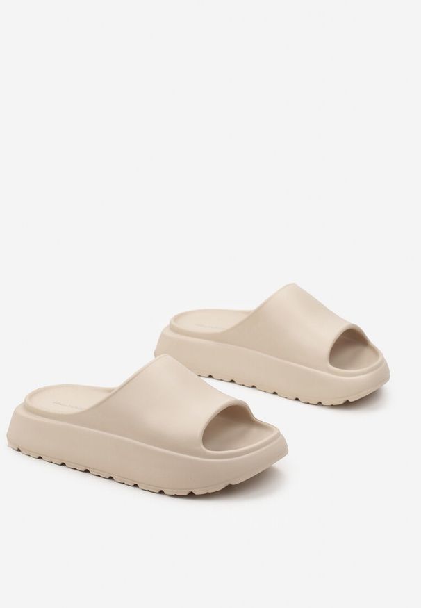 Born2be - Beżowe Klapki na Grubej Podeszwie Fleksera. Kolor: beżowy. Styl: wakacyjny