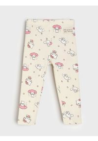 Sinsay - Bawełniane legginsy ze wzorem Hello Kitty - kremowy. Kolor: kremowy. Materiał: bawełna. Wzór: motyw z bajki #1