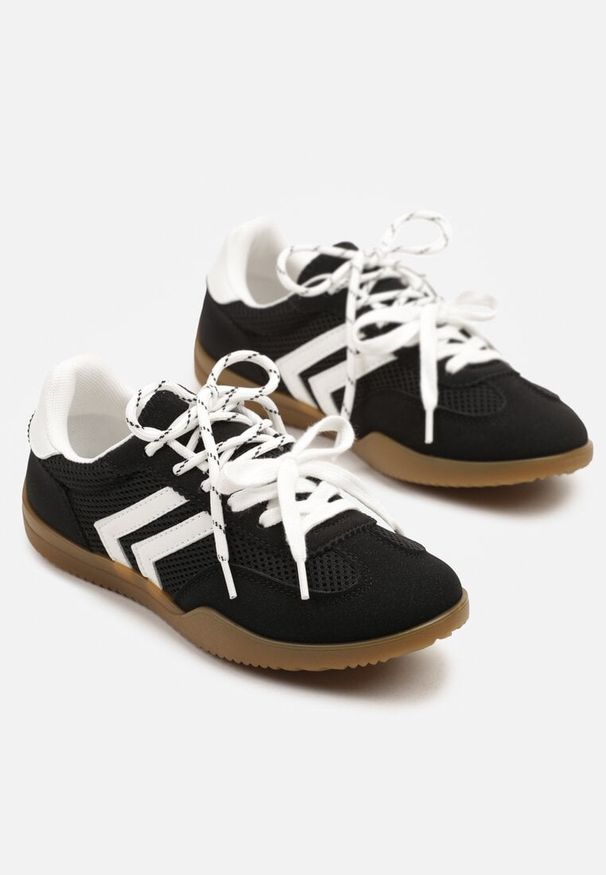 Renee - Czarne Sneakersy w Stylu Tenisówek Ozdobione Geometrycznym Wzorem Teloriella. Okazja: na co dzień. Zapięcie: sznurówki. Kolor: czarny. Materiał: jeans. Wzór: aplikacja, geometria