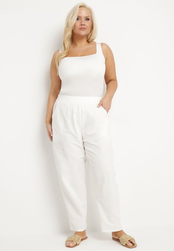 Born2be - Białe Klasyczne Spodnie Bawełniane z Gumką w Pasie Olozi. Okazja: na co dzień. Kolekcja: plus size. Kolor: biały. Materiał: bawełna. Styl: klasyczny