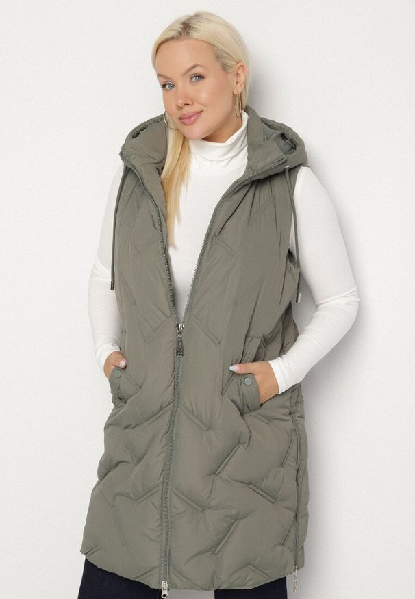Born2be - Zielona Pikowana Kamizelka z Kapturem i Kieszeniami Esarivie. Okazja: na spacer. Typ kołnierza: kaptur. Kolekcja: plus size. Kolor: zielony. Materiał: jeans